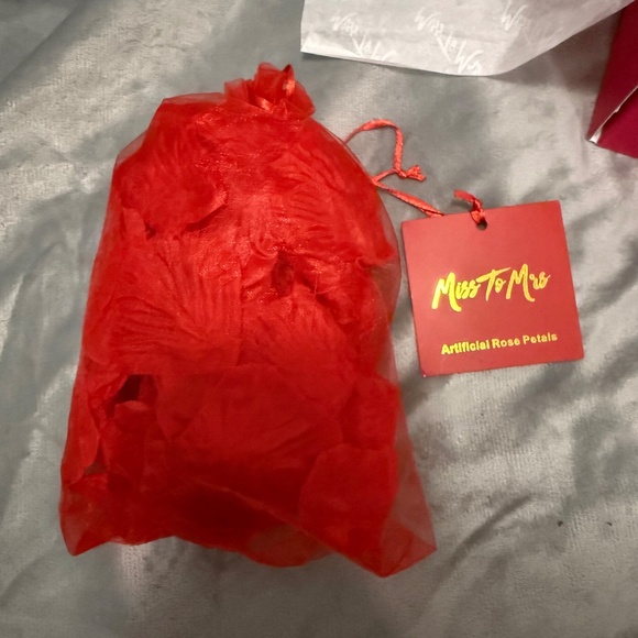 Miss to Mrs box - Picture 6 of 9